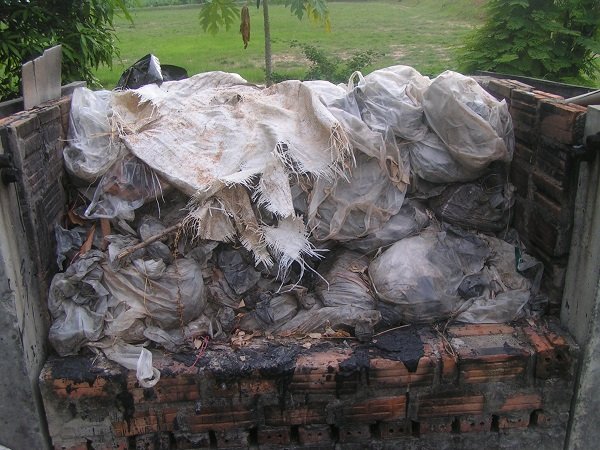 1842382916_plasticrubbish01.jpg.7cbde07cb17721b2054dfb5096b9d3b5.jpg
