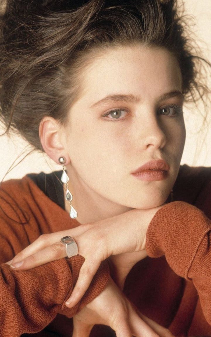 Young Kate Beckingsale.jpg