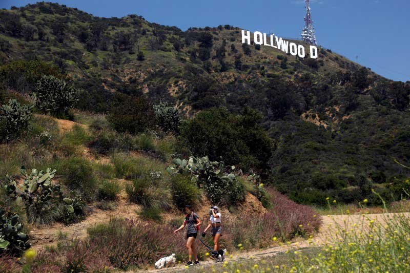2020-06-01T232137Z_1_LYNXMPEG5038J_RTROPTP_3_HEALTH-CORONAVIRUS-HOLLYWOOD.JPG