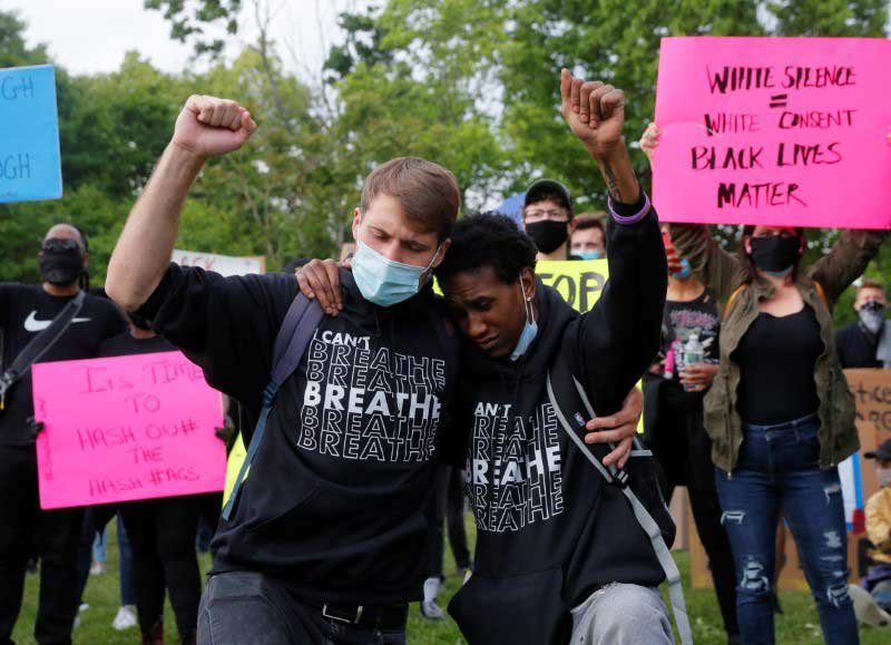 2020-06-02T225037Z_1_LYNXMPEG5127T_RTROPTP_3_MINNEAPOLIS-POLICE-PROTESTS-BOSTON.JPG