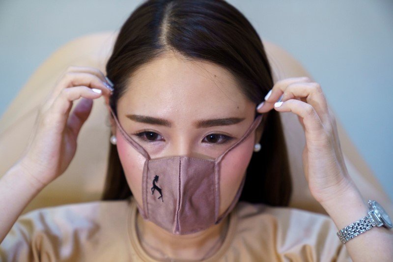 2020-06-03T042850Z_1_LYNXMPEG520CP_RTROPTP_3_HEALTH-CORONAVIRUS-THAILAND-MINIMASK.JPG