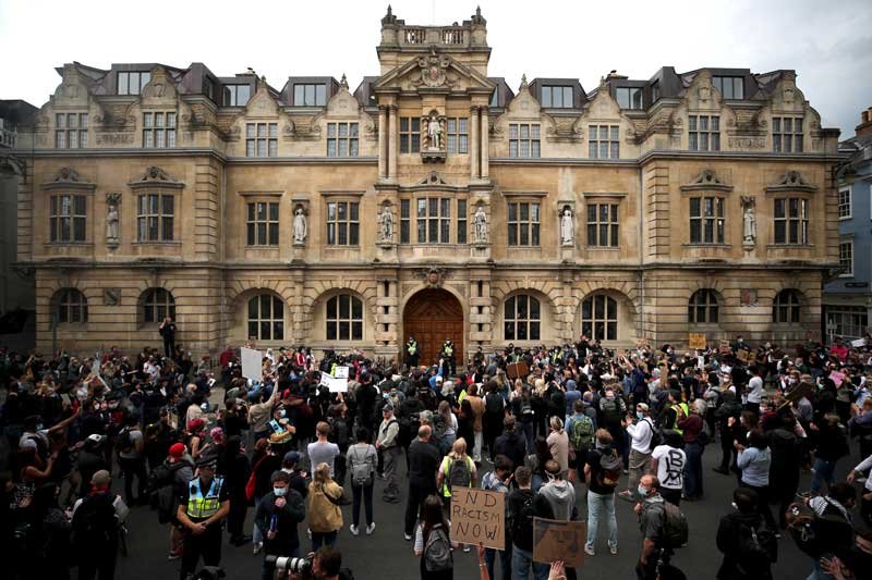 2020-06-09T162317Z_1_LYNXMPEG581G4_RTROPTP_4_MINNEAPOLIS-POLICE-PROTESTS-BRITAIN-RHODES.JPG