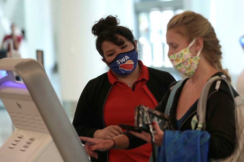 2020-06-15T220720Z_1_LYNXMPEG5E1TO_RTROPTP_4_HEALTH-CORONAVIRUS-USA-AIRLINES.JPG