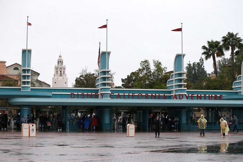 2020-06-20T023146Z_1_LYNXMPEG5J02K_RTROPTP_4_HEALTH-CORONAVIRUS-DISNEY.JPG