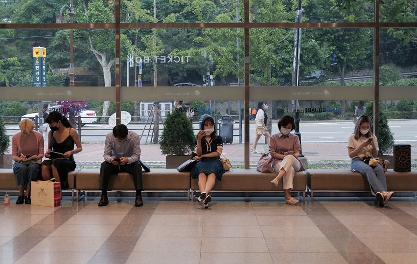 2020-06-22T084538Z_1_LYNXMPEG5L0NB_RTROPTP_4_HEALTH-CORONAVIRUS-SOUTHKOREA-MUSICAL.JPG