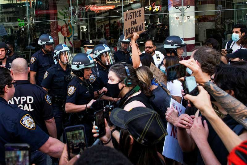 2020-06-23T014849Z_1_LYNXMPEG5M032_RTROPTP_4_MINNEAPOLIS-POLICE-NEW-YORK.JPG