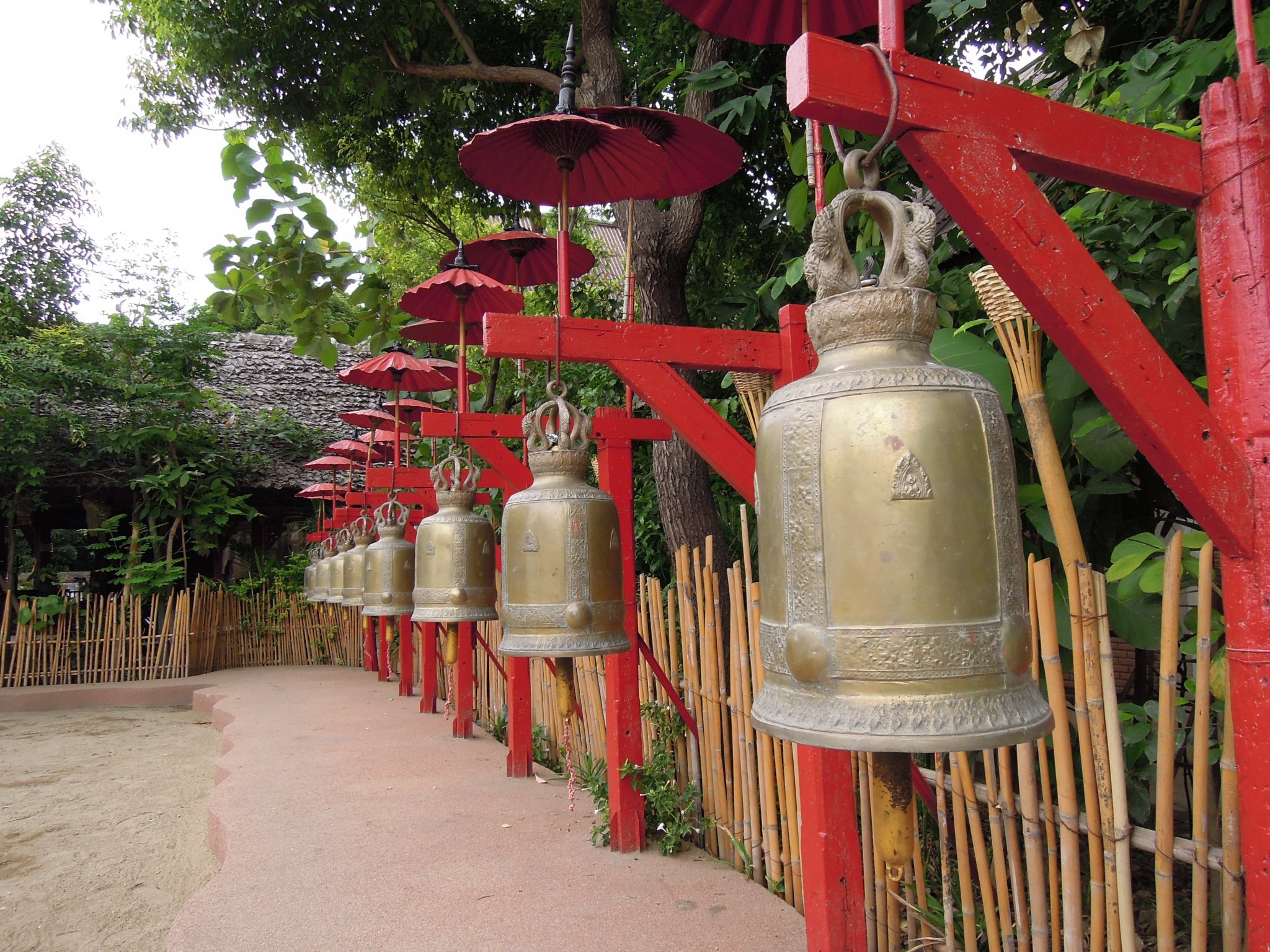 350373957_Bellstemple.thumb.JPG.6ec8fdeb72770eb79951a992a604726e.JPG