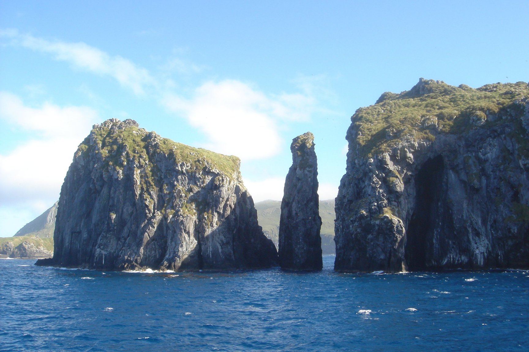 Gough_and_Inaccessible_Islands-113067.thumb.jpg.29dc36a997b51a6198be25604940ebff.jpg
