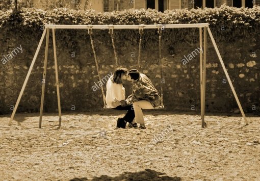 KissingOnSwing.jpg.baa16ac9c3591156d84b084325bab95a.jpg
