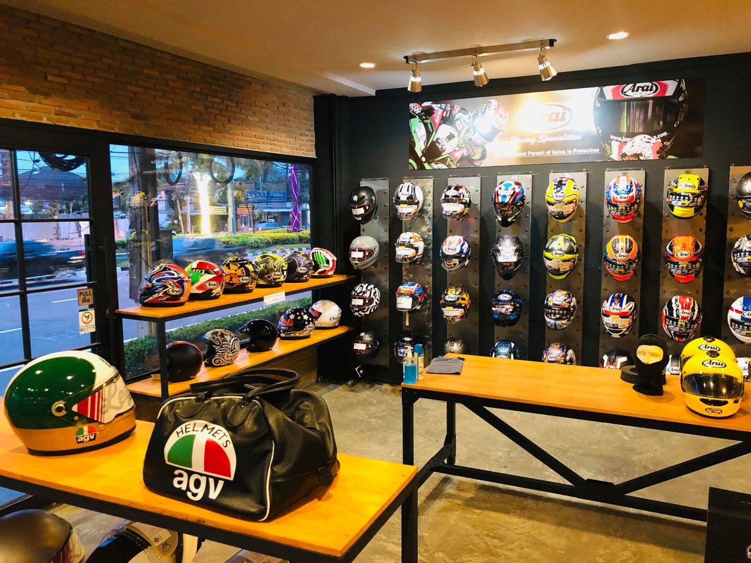 1581002197_helmet1.thumb.jpg.c6faf40572d3c18fc78d3bf902765625.jpg