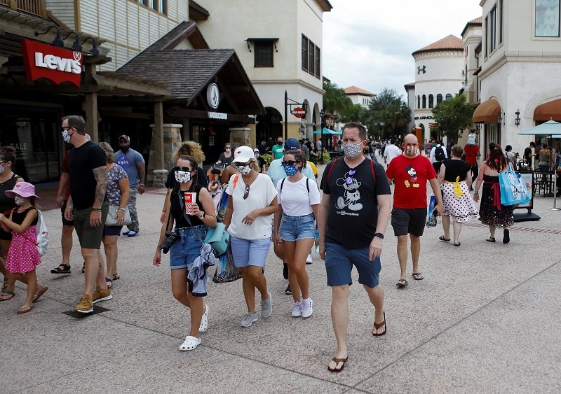 2020-07-11T205508Z_2_LYNXNPEG6A0G8_RTROPTP_4_HEALTH-CORONAVIRUS-USA-DISNEY.JPG