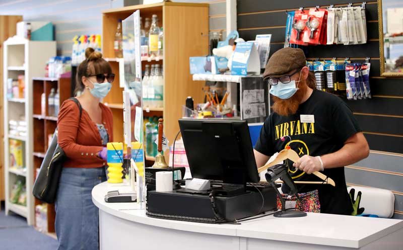2020-07-13T213316Z_1_LYNXNPEG6C1NG_RTROPTP_4_HEALTH-CORONAVIRUS-BRITAIN-MASKS.JPG