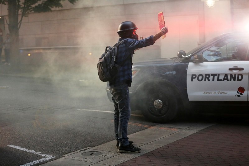 2020-07-17T225056Z_1_LYNXNPEG6G1OE_RTROPTP_4_GLOBAL-RACE-PROTESTS-PORTLAND.JPG