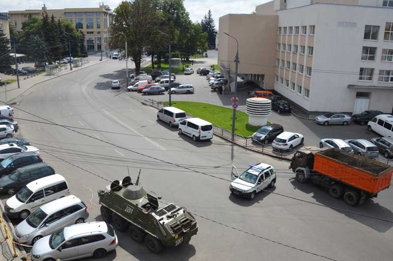 2020-07-21T213950Z_2_LYNXNPEG6K0VB_RTROPTP_4_UKRAINE-HOSTAGES.JPG