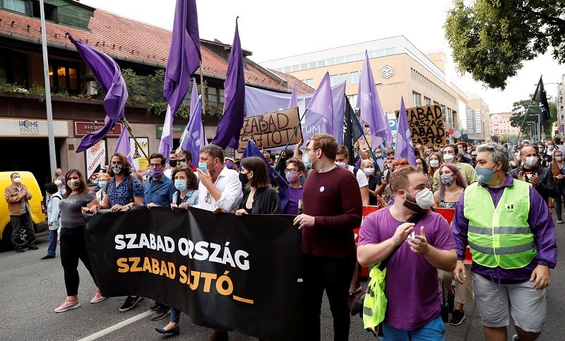 2020-07-24T200004Z_2_LYNXNPEG6N1K9_RTROPTP_4_HUNGARY-MEDIA-PROTEST.JPG