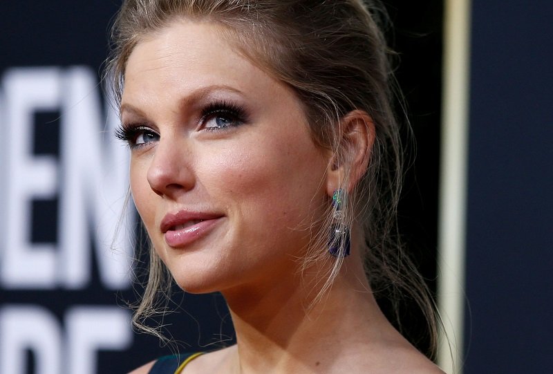 2020-07-25T052213Z_1_LYNXNPEG6O03X_RTROPTP_4_MUSIC-TAYLOR-SWIFT-FOLKLORE.JPG