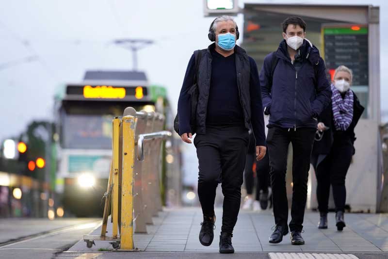 2020-07-27T033221Z_2_LYNXNPEG6Q005_RTROPTP_4_HEALTH-CORONAVIRUS-AUSTRALIA-MASKS.JPG