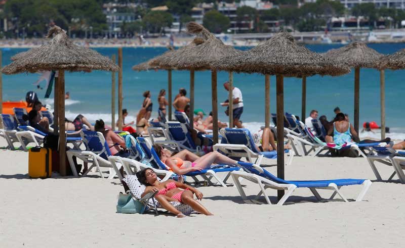 2020-07-28T152655Z_2_LYNXNPEG6R0V8_RTROPTP_4_HEALTH-CORONAVIRUS-EUROPE-TRAVEL.JPG