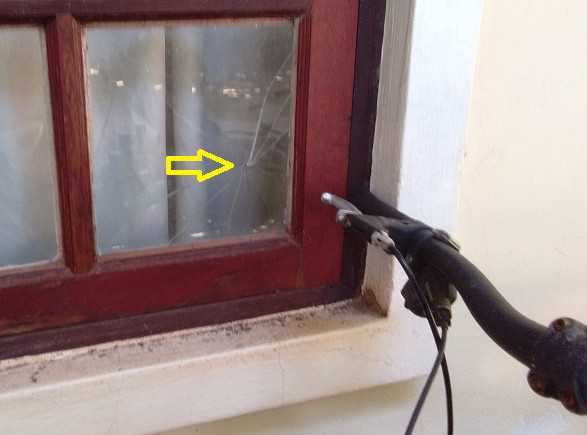 437946495_brokenwindow01.png.0e95f758bc04071823ab39a30123b73e.png