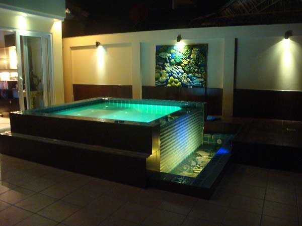 002)wDSC07666_jacuzzi24092010.jpg.c897eed8814f792dc1ea0172c687397b.jpg