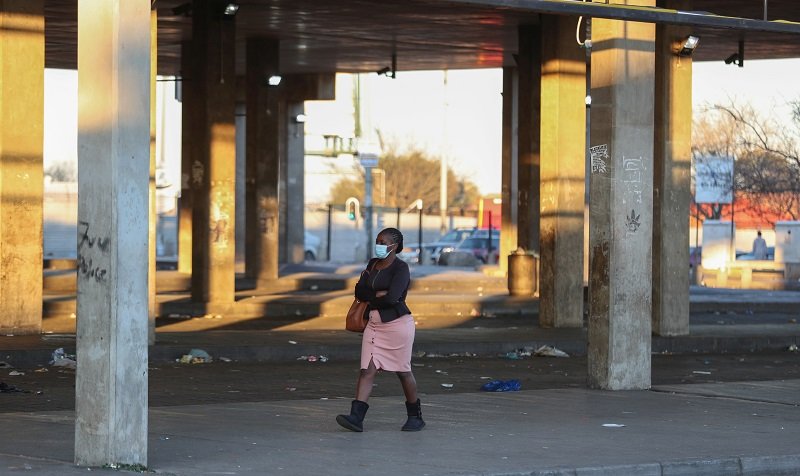 2020-08-01T234615Z_2_LYNXMPEG702C0_RTROPTP_4_HEALTH-CORONAVIRUS-SAFRICA-PROTEST.JPG