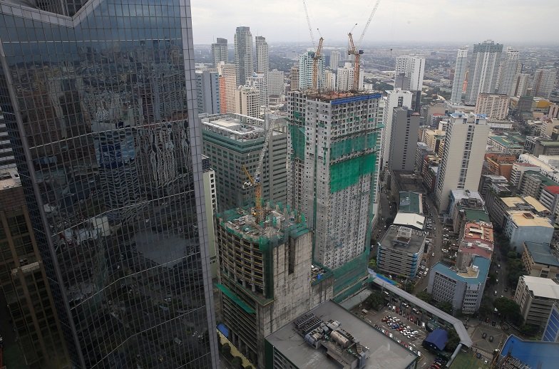 2020-08-06T021710Z_1_LYNXNPEG7502M_RTROPTP_4_PHILIPPINES-ECONOMY-GDP.JPG