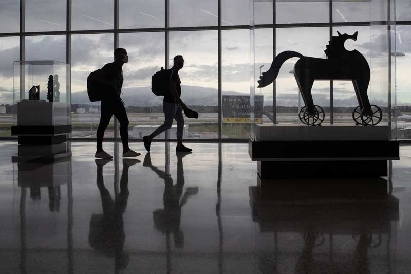 2020-08-06T183046Z_3_LYNXNPEG751IZ_RTROPTP_4_HEALTH-CORONAVIRUS-USA-AIRPORTS.JPG
