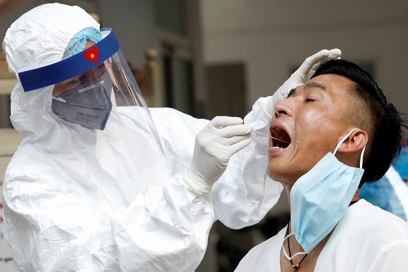 2020-08-12T141410Z_1_LYNXNPEG7B13J_RTROPTP_4_HEALTH-CORONAVIRUS-VIETNAM-TESTING.JPG