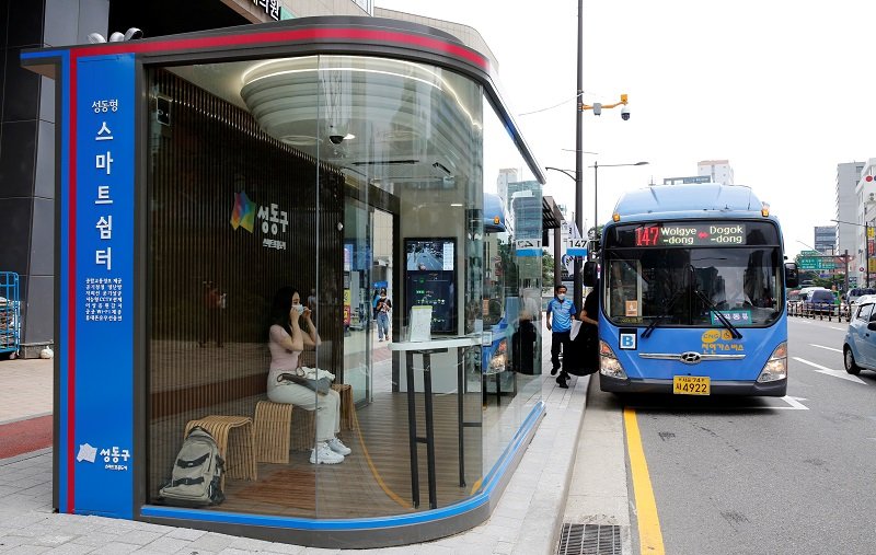 2020-08-14T132841Z_1_LYNXNPEG7D10D_RTROPTP_4_HEALTH-CORONAVIRUS-SOUTHKOREA-BUS-STOP.JPG
