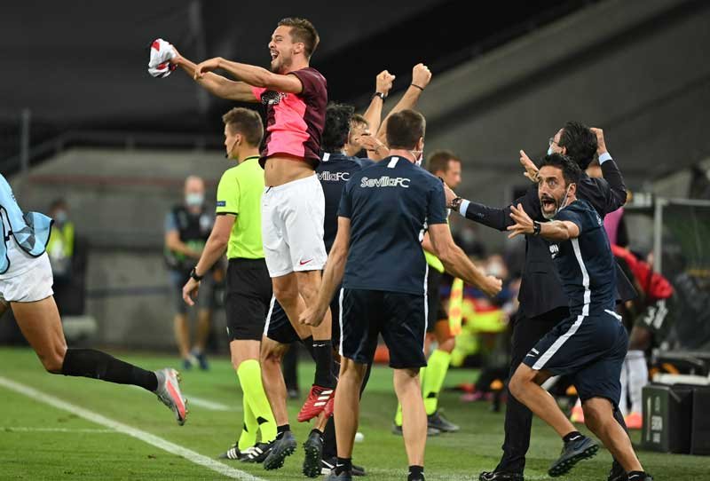 2020-08-16T211230Z_1_LYNXNPEG7F0IG_RTROPTP_4_SOCCER-EUROPA-SEV-MUN-REPORT.JPG