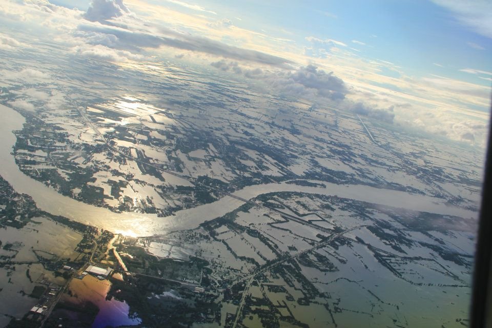 692128512_zThailandfloodsfromtheair.jpg.3cf377409eb4ef29996fab7c6ff52e85.jpg