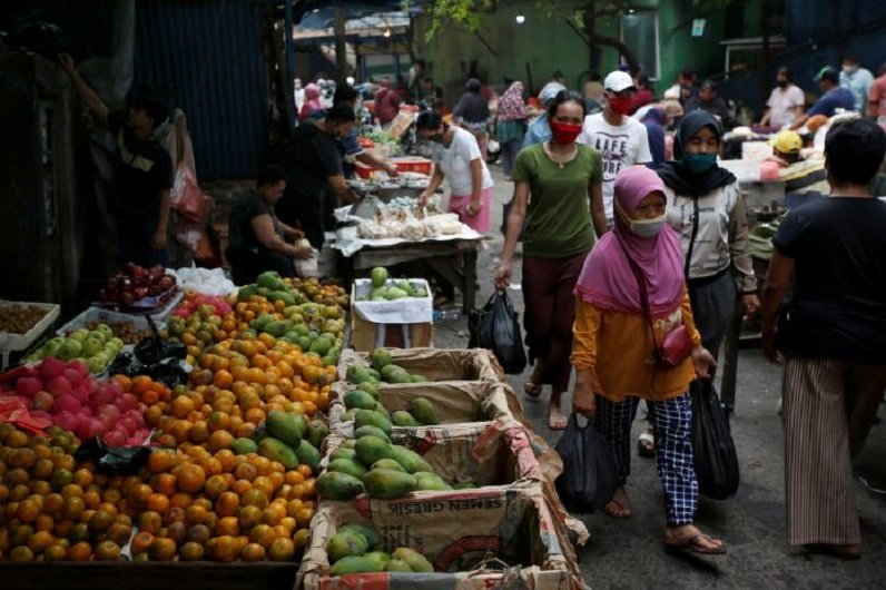 feature-image-2020-08-20T080429Z_2_LYNXNPEG7J03C_RTROPTP_4_HEALTH-CORONAVIRUS-INDONESIA-696x464.jpg