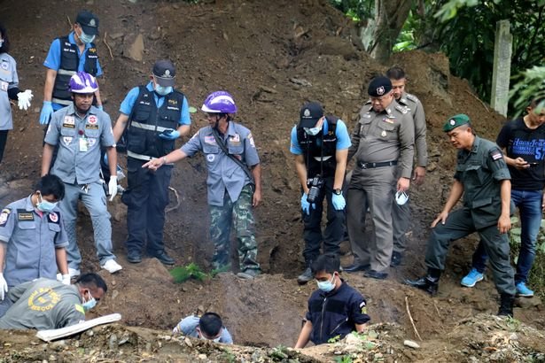 0_Thai-Police-and-workers-recover-the-bodies-of-a-British-citizen-Alan-Hogg-and-his-Thai-wife-in-Phra.jpg