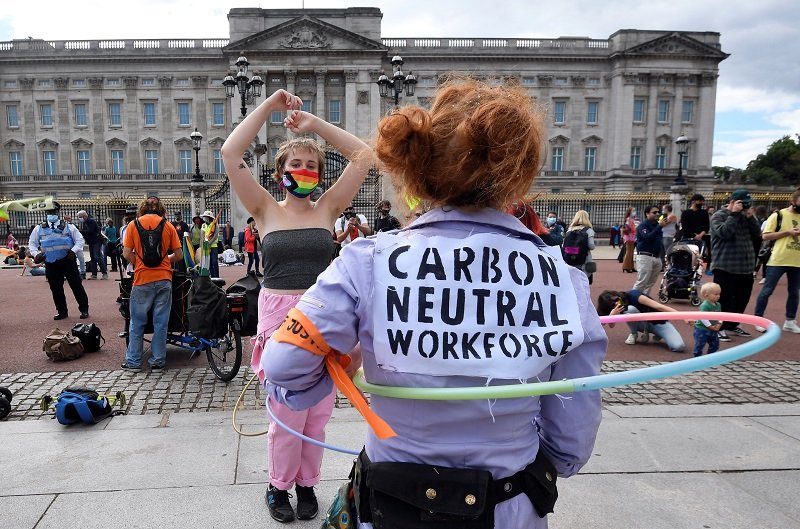 2020-09-05T165522Z_1_LYNXMPEG840JF_RTROPTP_4_CLIMATE-CHANGE-BRITAIN-PROTESTS.JPG