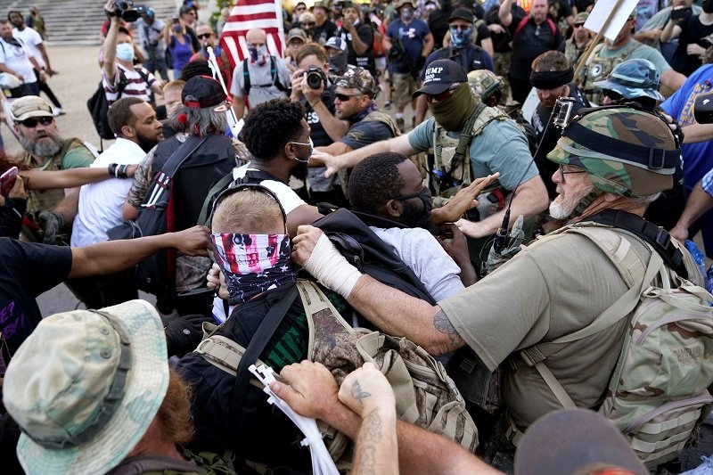 2020-09-05T192000Z_1_LYNXMPEG840LV_RTROPTP_4_GLOBAL-RACE-PROTESTS-LOUISVILLE.JPG