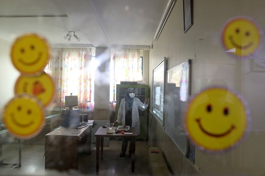 2020-09-08T090955Z_1_LYNXMPEG870OM_RTROPTP_4_HEALTH-CORONAVIRUS-IRAN-SCHOOLS.JPG
