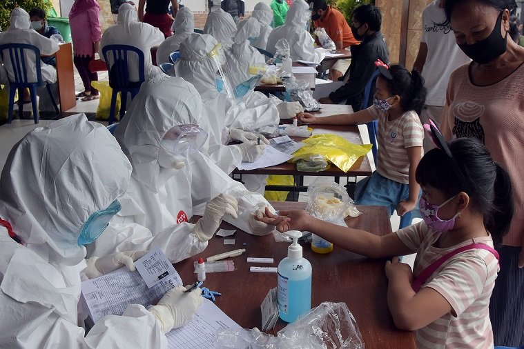 2020-09-17T123834Z_1_LYNXMPEG8G16J_RTROPTP_4_HEALTH-CORONAVIRUS-INDONESIA-STIGMA.JPG