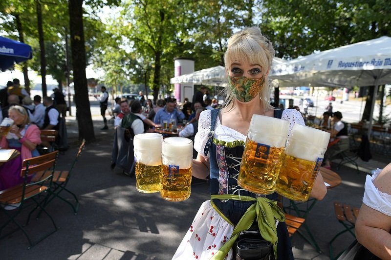 2020-09-19T224209Z_2_LYNXNPEG8I0IJ_RTROPTP_4_HEALTH-CORONAVIRUS-GERMANY-OKTOBERFEST.JPG