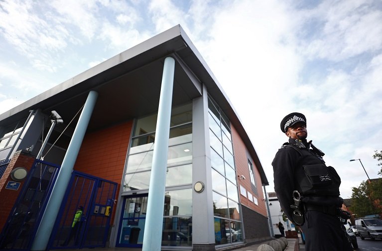 2020-09-25T093617Z_1_LYNXNPEG8O0QX_RTROPTP_4_BRITAIN-POLICE-SHOOTING.JPG