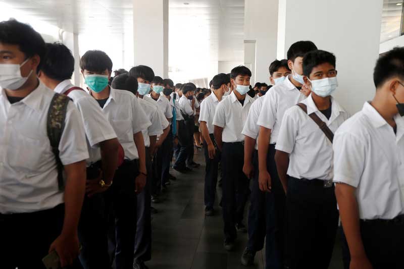 2020-09-26T141939Z_1_LYNXMPEG8P0E1_RTROPTP_4_HEALTH-CORONAVIRUS-THAILAND-JOBS.JPG