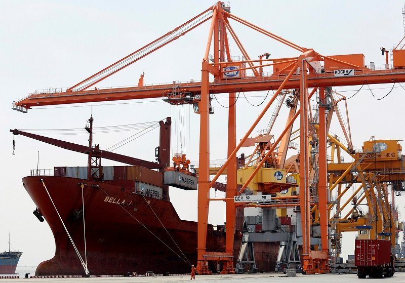 2020-09-29T023521Z_1_LYNXMPEG8S06D_RTROPTP_4_VIETNAM-ECONOMY-TRADE.JPG