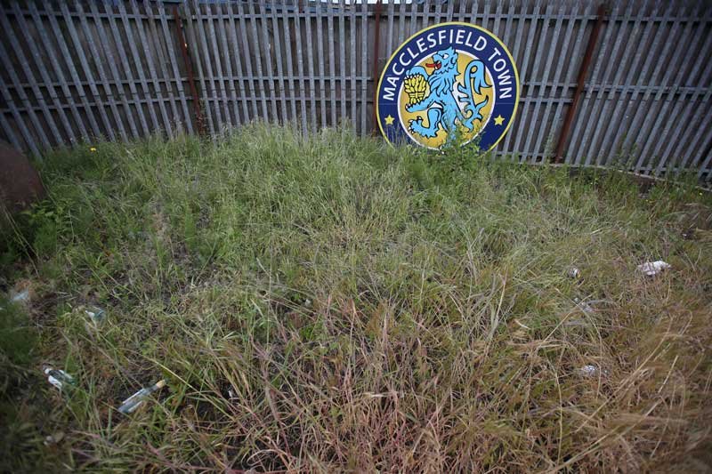 2020-09-29T171748Z_1_LYNXMPEG8S237_RTROPTP_4_SOCCER-ENGLAND-MACCLESFIELD.JPG