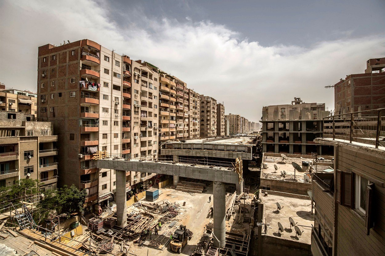 highway-bridge-centimeters-away-residential-area-1.jpg.527bf6c8baae9fba5448283ff10cb9b6.jpg