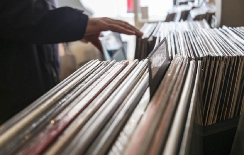 vinyl-records-696x442.jpg