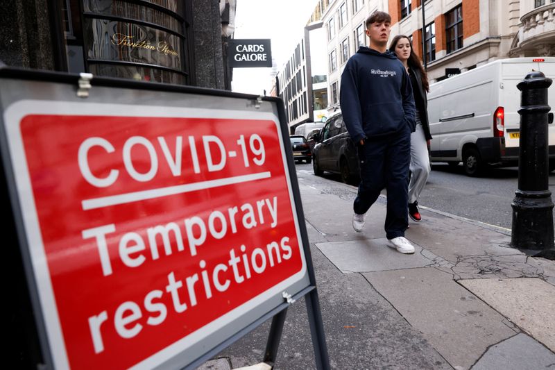 tag_reuters.com,2020_newsml_LYNXMPEG9E1GD_22020-10-15T155405Z_2_LYNXMPEG9E1GD_RTROPTP_3_HEALTH-CORONAVIRUS-BRITAIN.jpg