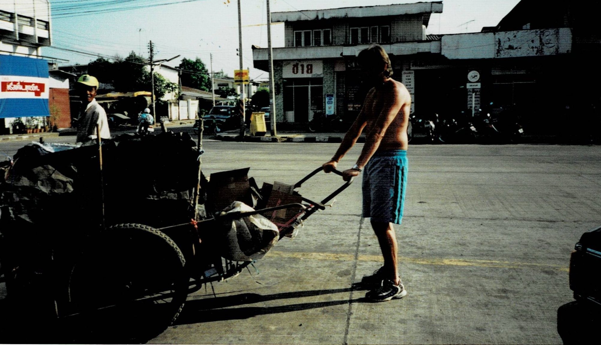 Cleaning Buri Ram's roads.jpg