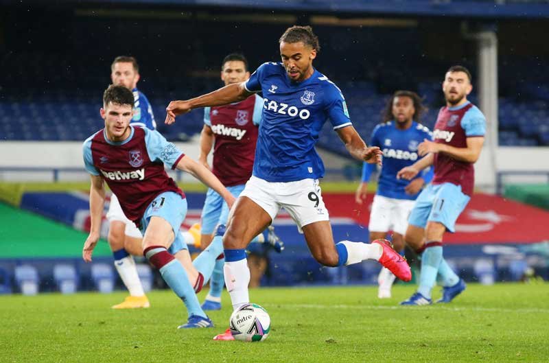 2020-10-01T140251Z_1_LYNXMPEG904D2_RTROPTP_4_SOCCER-ENGLAND-EVE-WHU-REPORT.JPG