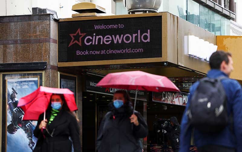 2020-10-04T130941Z_1_LYNXMPEG930FF_RTROPTP_4_HEALTH-CORONAVIRUS-CINEWORLD-GRP.JPG
