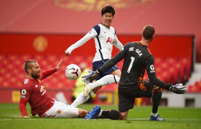 2020-10-04T174023Z_1_LYNXMPEG930P8_RTROPTP_4_SOCCER-ENGLAND-MUN-TOT-REPORT.JPG