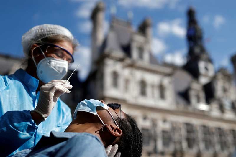 2020-10-04T204851Z_1_LYNXMPEG930T5_RTROPTP_4_HEALTH-CORONAVIRUS-FRANCE.JPG